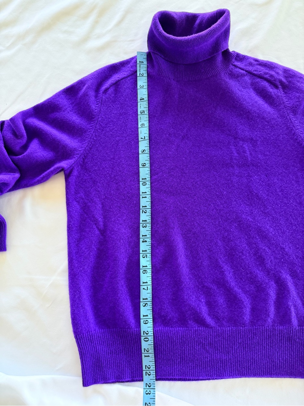 NWOT Ann Taylor 100% Cashmere Turtleneck Sweater Royal Purple SizeM
Quiet Luxury - Picture 13 of 14